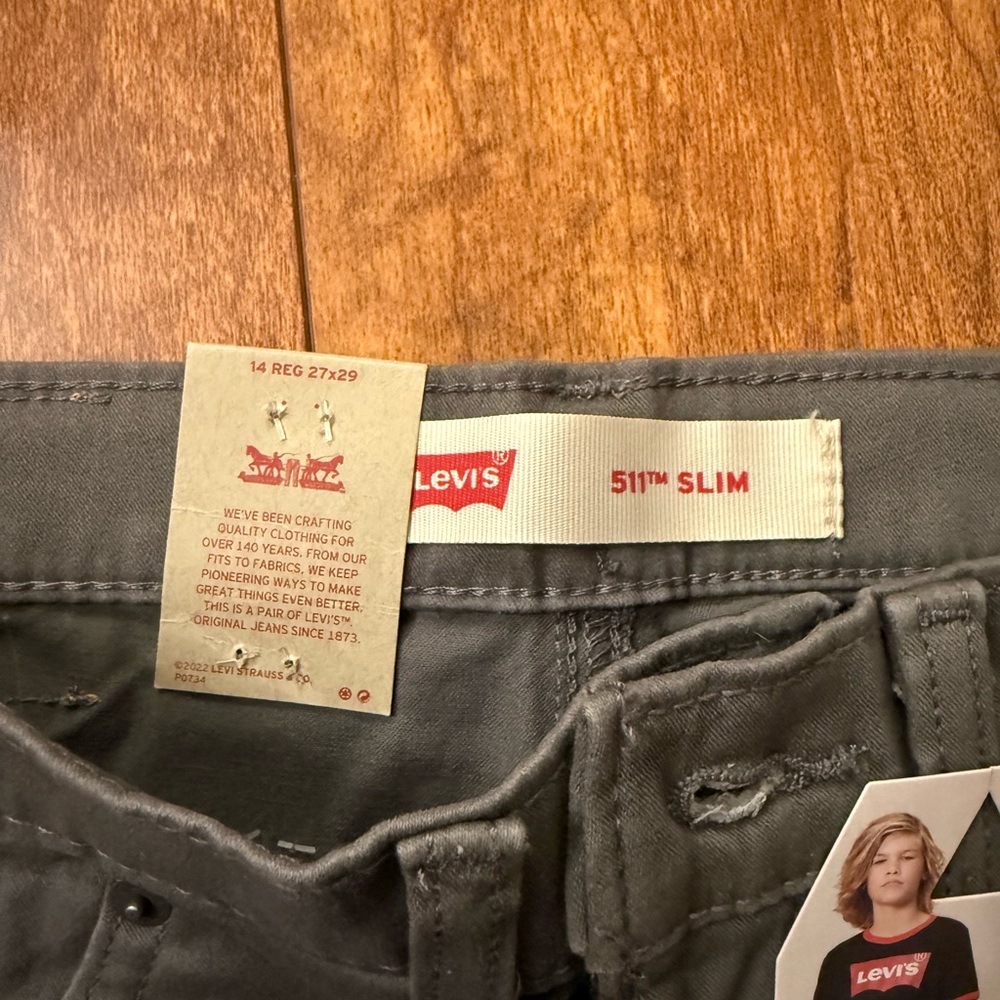 Levi's - Picture 3 of 5